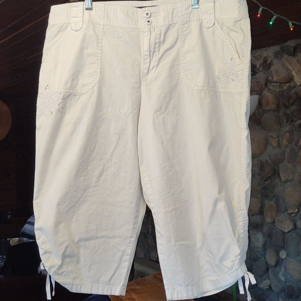 GLORIA VANDERBILT CROP PANTS